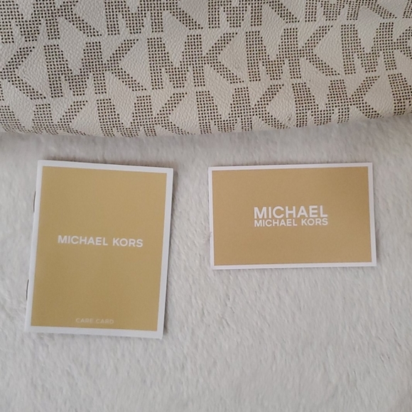 Michael Kors Vanilla Signature Shoulder Bag - Picture 13 of 16